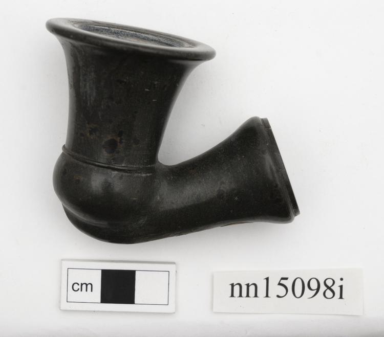 pipe (narcotics & intoxicants: smoking)