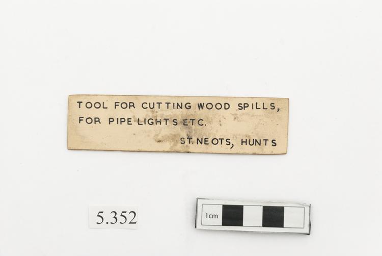 General view of label of Horniman Museum object no 5.352
