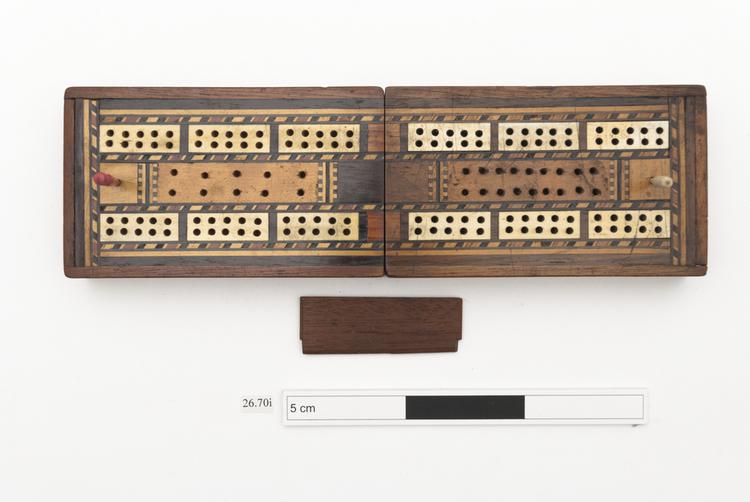 cribbage box; dividers (woodworking); counters