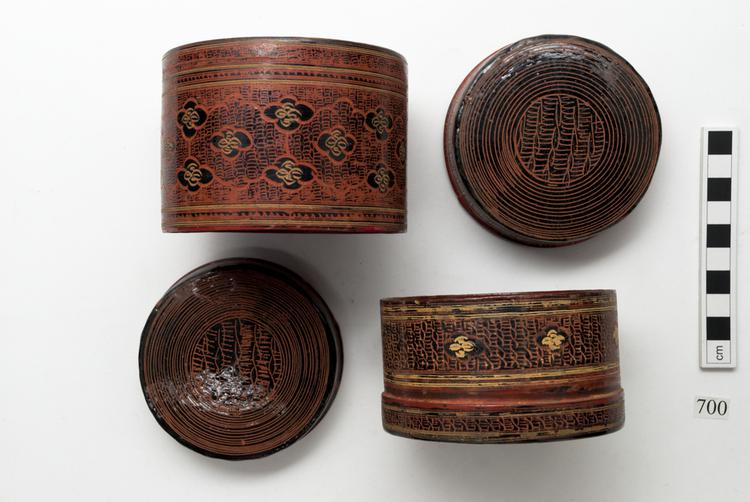 Image of box (containers); lid (containers)