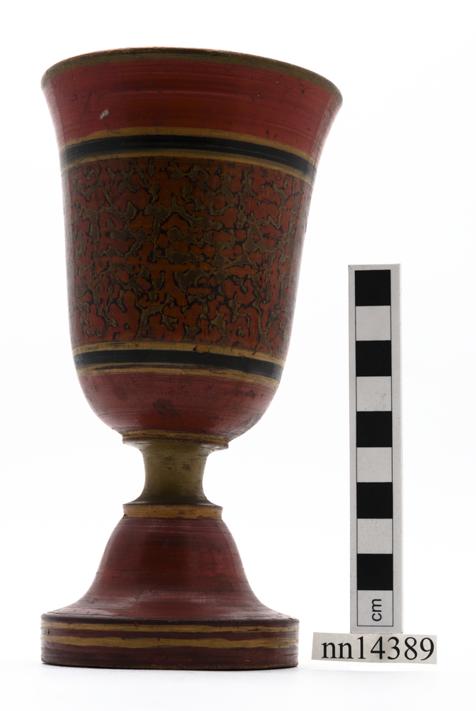 cup (containers); vase (containers)
