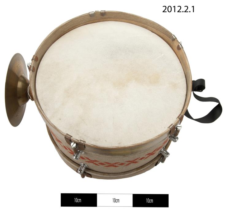 Image of 211.212.12 Individual double-skin cylindrical drums, both heads played