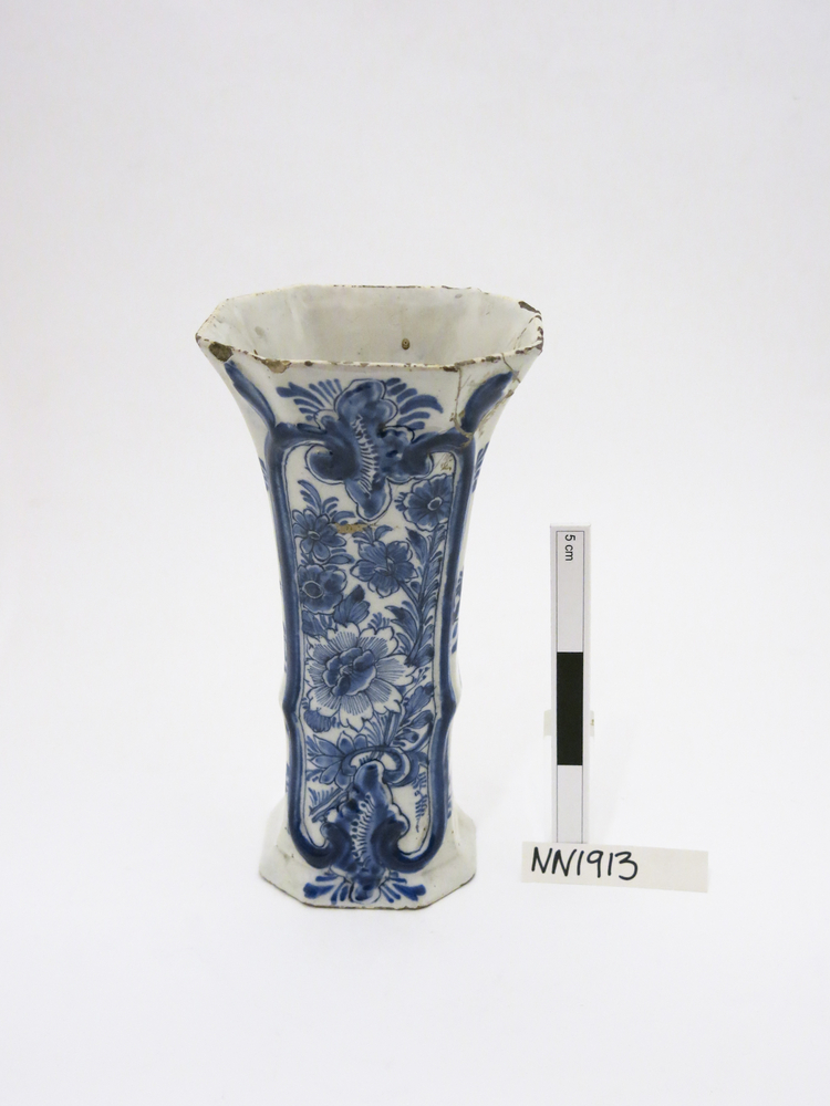 Image of vase (containers)