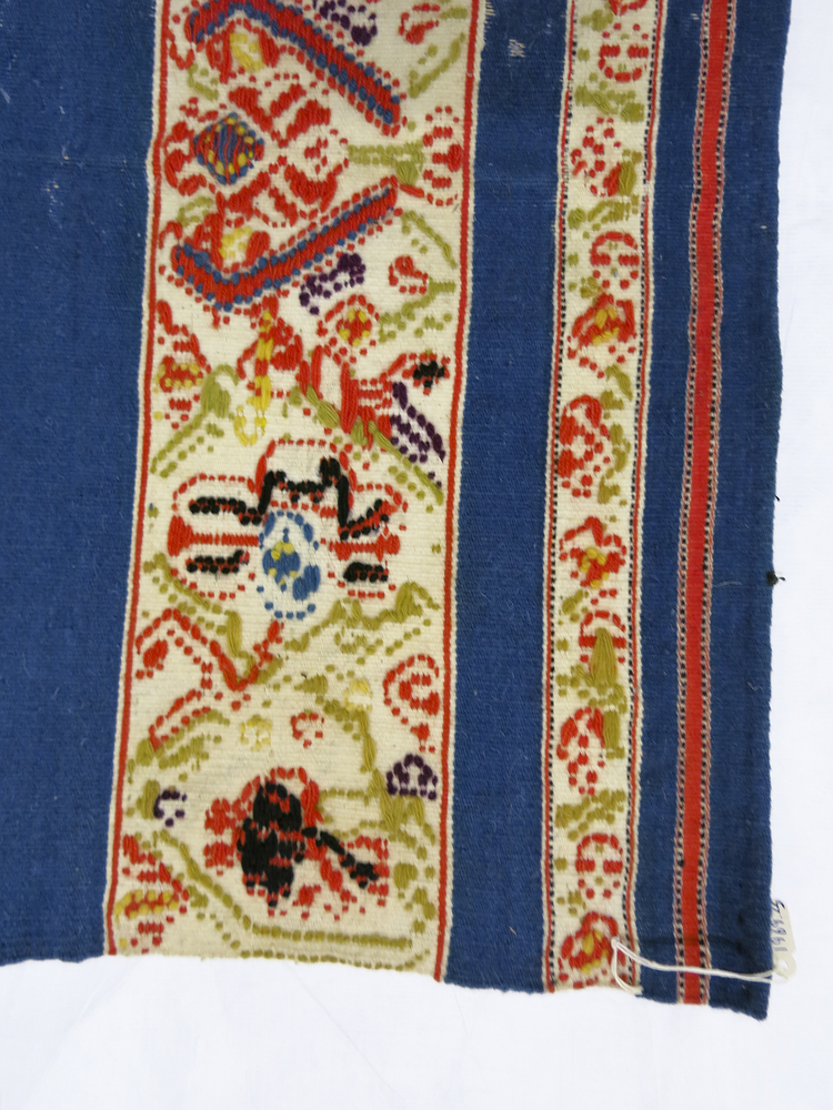 Detail of embrodiery of Horniman Museum object no 1969.23