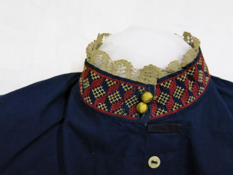 Detail of collar of Horniman Museum object no 1982.501i