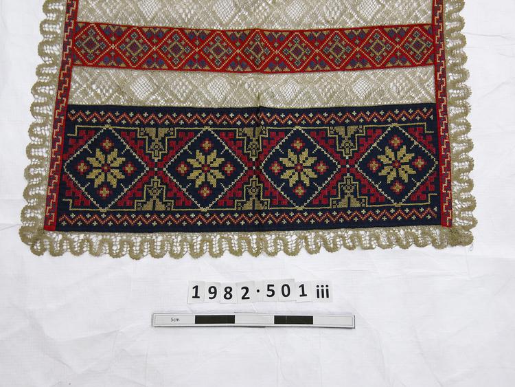 Detail of embroidery of Horniman Museum object no 1982.501iii
