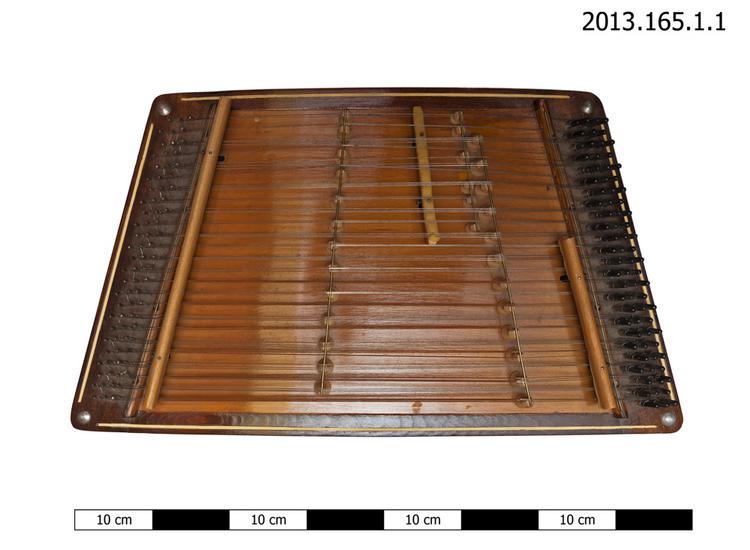 Image of 314.122-4 True board zithers with resonator box (box zither) sounded by hammers or beaters