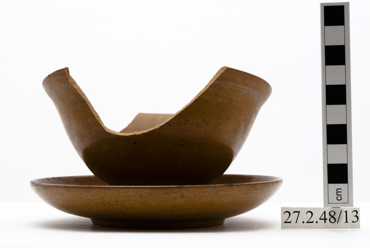 Image of bowl (containers); saucer (containers)