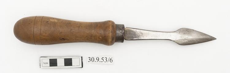 General view of whole of Horniman Museum object no 30.9.53/6