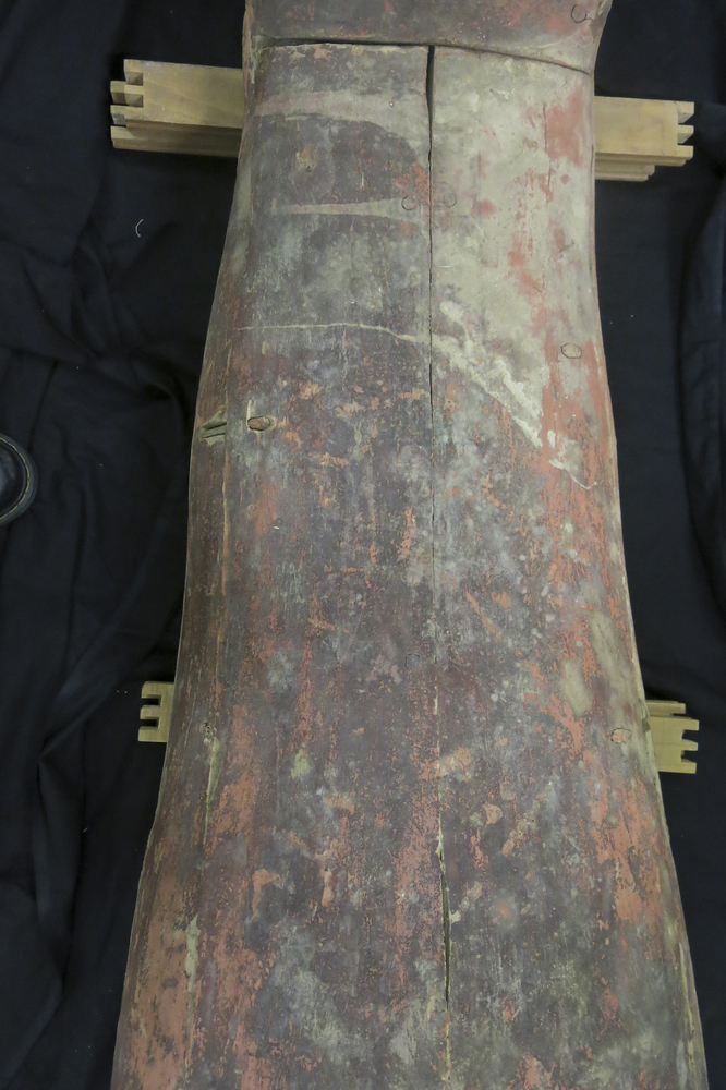 Frontal view of detail of legs of Horniman Museum object no 4509a
