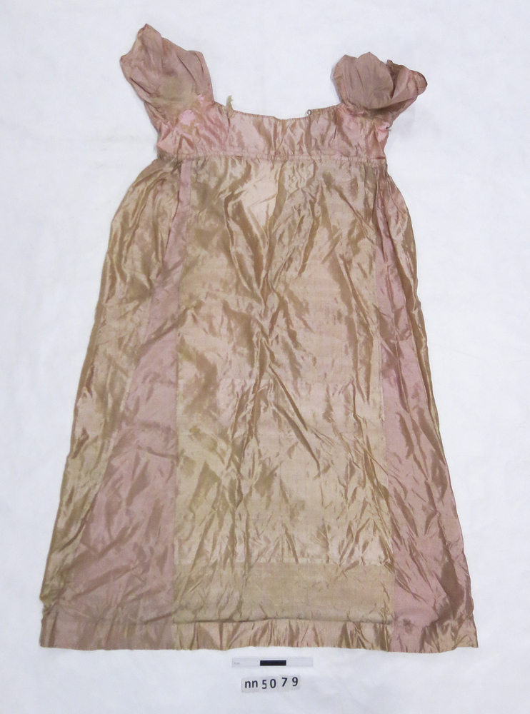 Frontal view of whole of Horniman Museum object no nn5079
