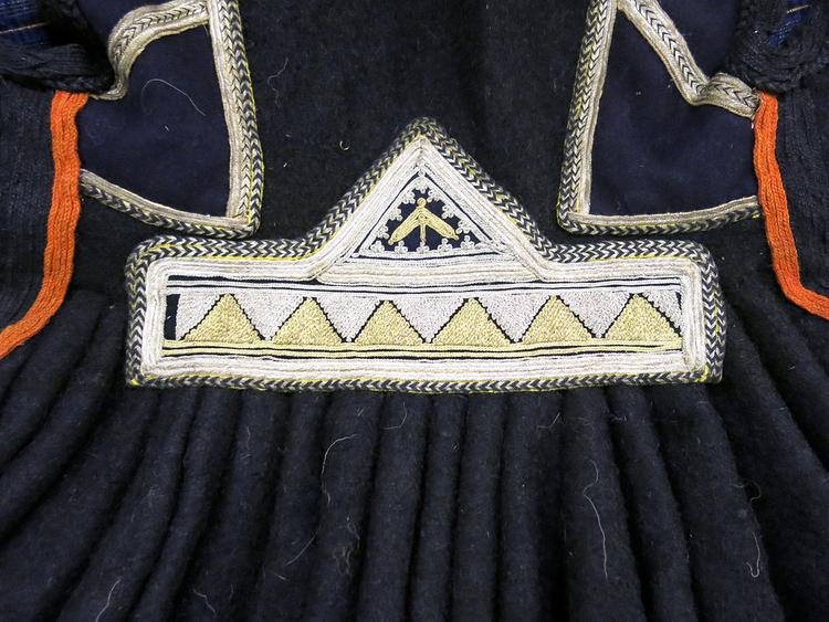 Detail view of embroidery of Horniman Museum object no 6.11.63/5
