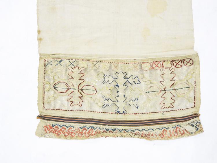 Detail view of embroidery of Horniman Museum object no nn5119