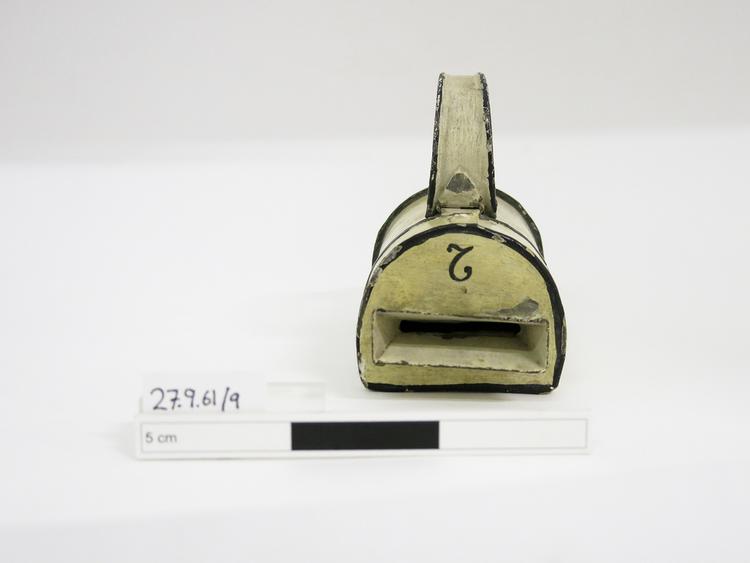 General view of whole of Horniman Museum object no 27.9.61/9