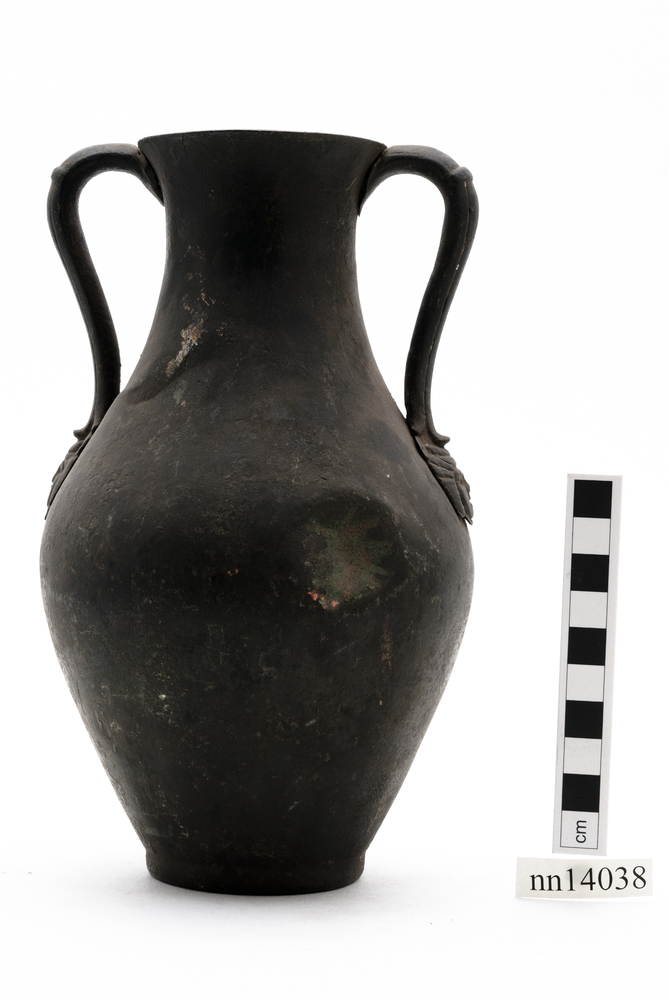 vase (household miscellany)