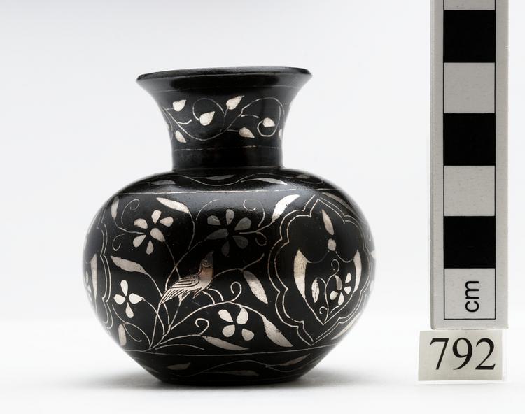 vase (household miscellany)