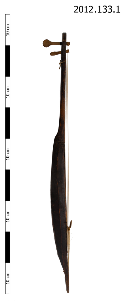 Lateral view from right of whole of Horniman Museum object no 2012.133.1