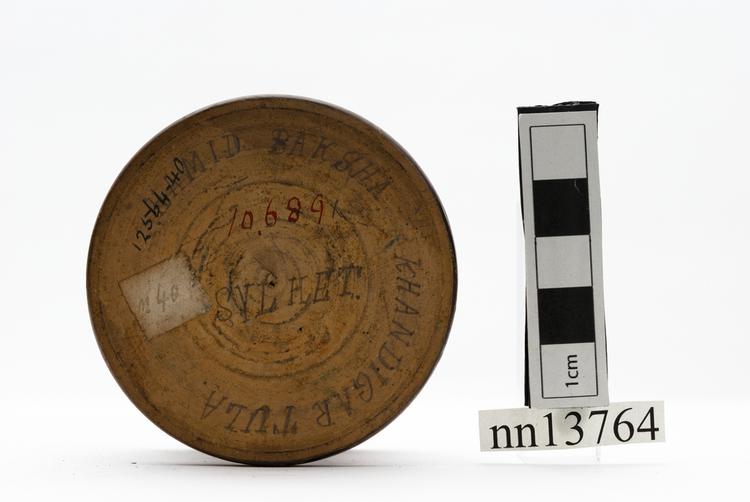 Bottom view of inscription of Horniman Museum object no nn13764