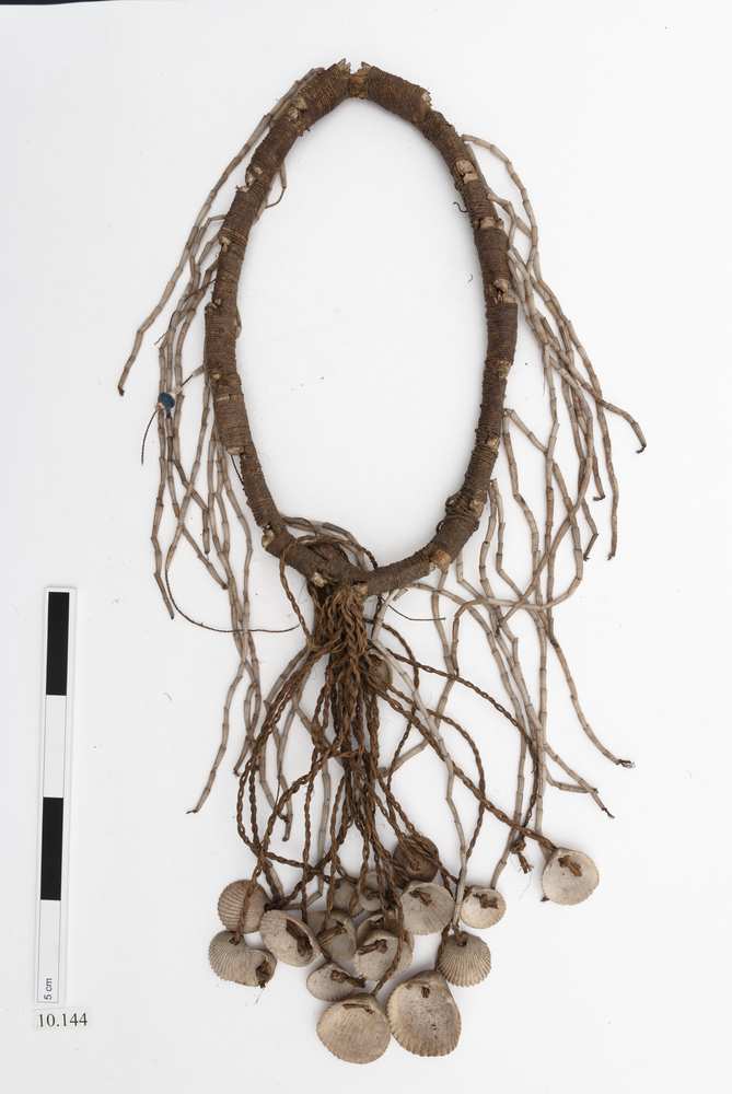 Image of necklet (neck ornament (personal adornment))