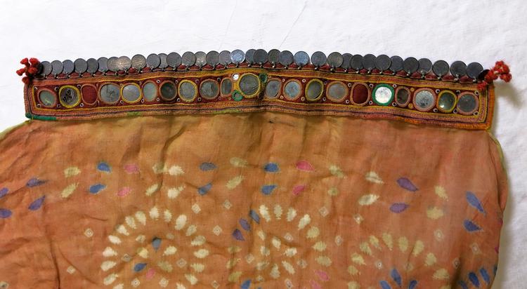 Detail view of embroidery of Horniman Museum object no 29.5.64/3