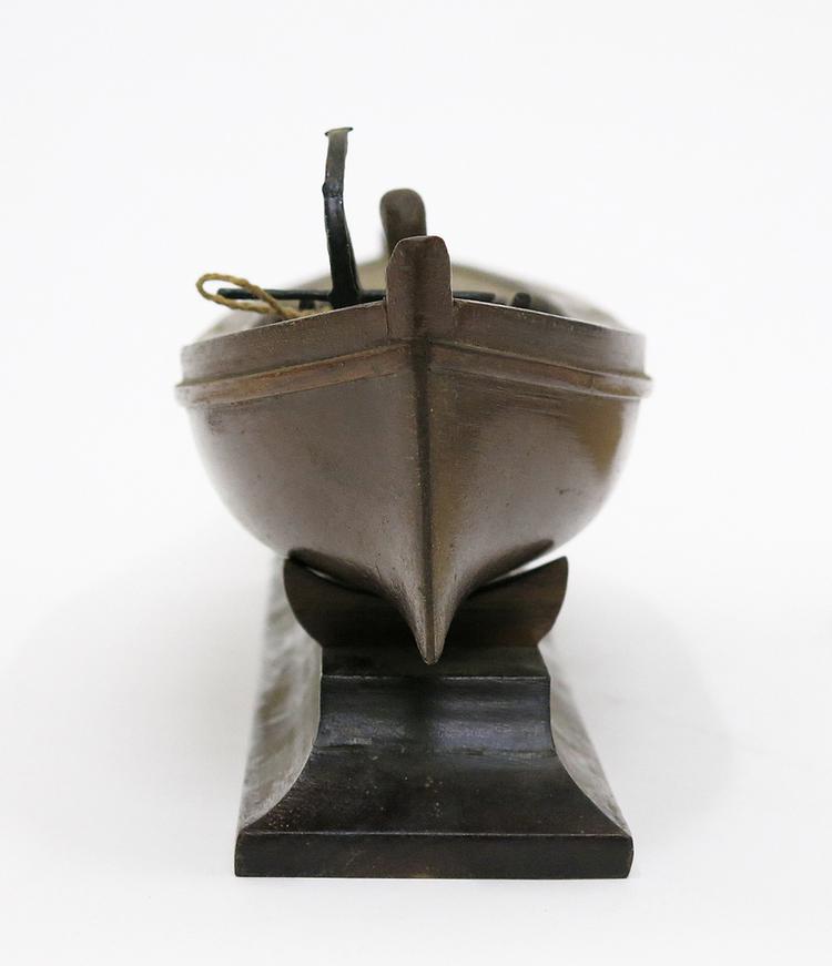 General view of bow of Horniman Museum object no 1984.25i