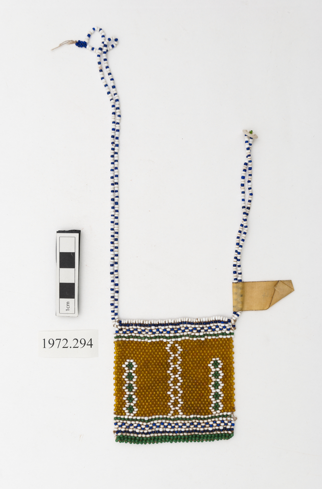 Image of necklet (neck ornament (personal adornment))