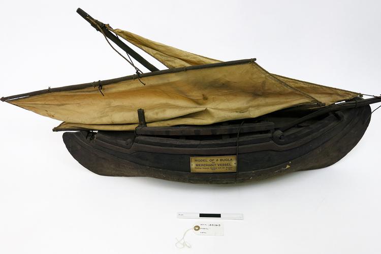 General view of starboard of Horniman Museum object no 3019