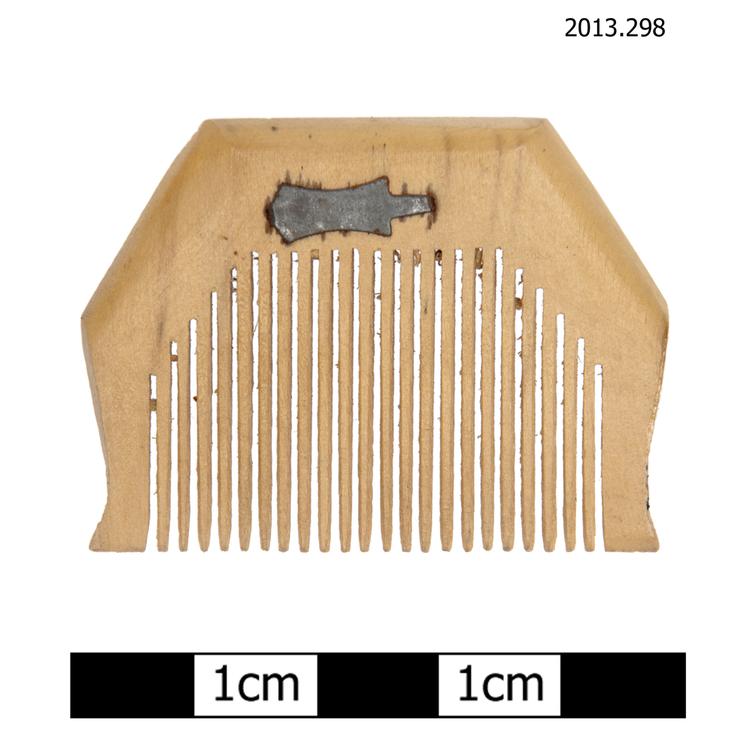 Image of comb (toilet articles)