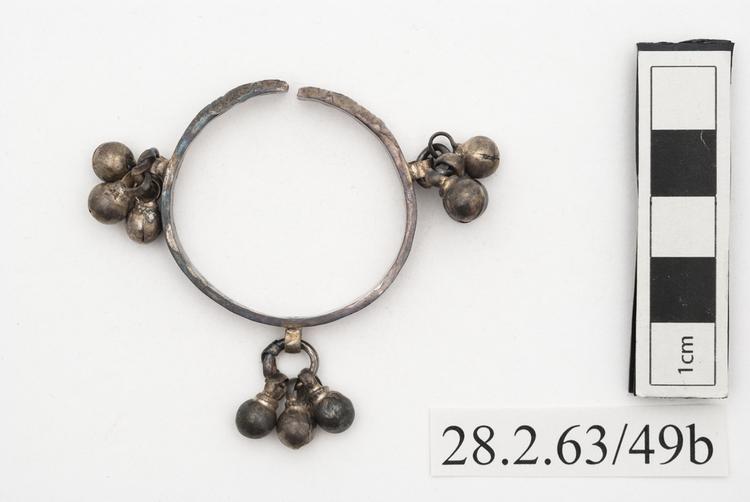 bracelet (arm ornament)