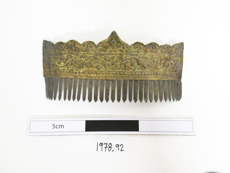 Image of comb (hair ornament)