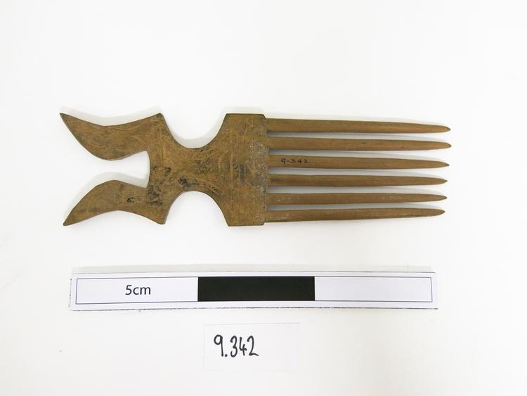 Image of comb (hair ornament)