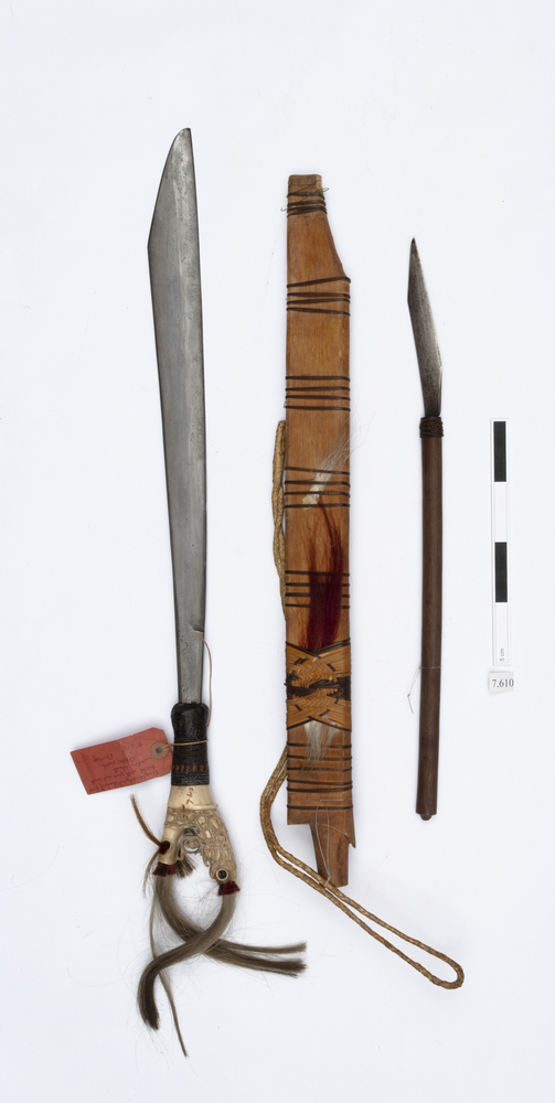 Image of mandau; sword sheath (sheath (weapons: accessories)); knife (general & multipurpose)