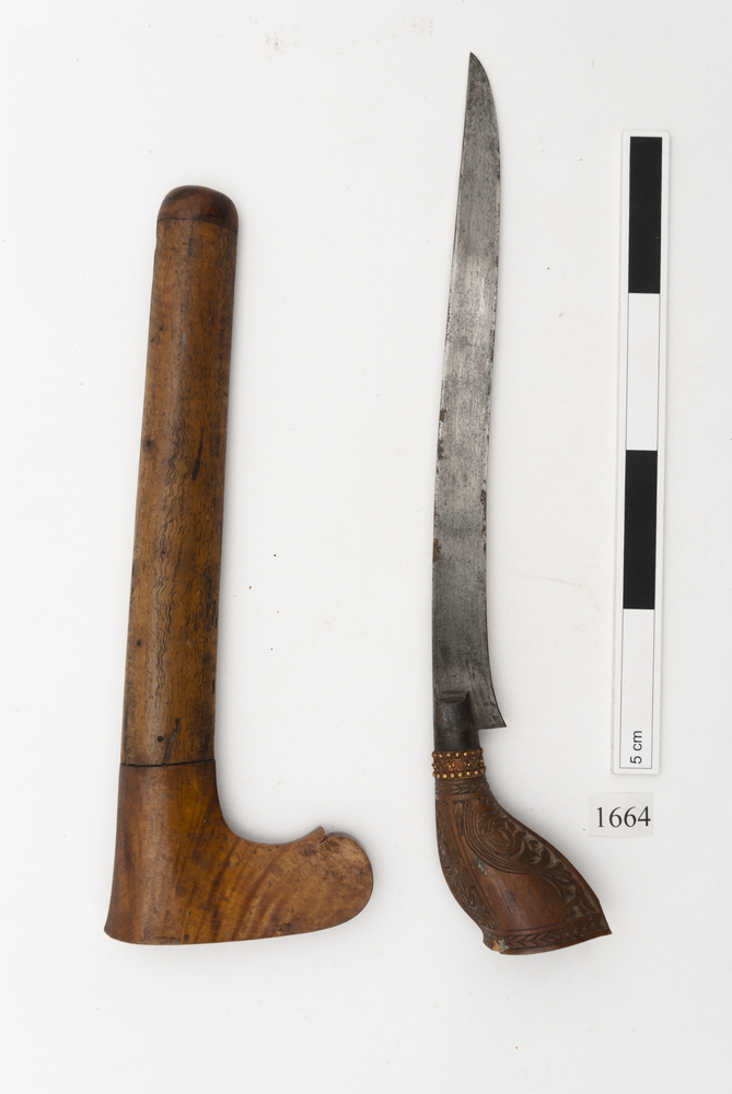 Image of kris (daggers (weapons: edged)); dagger sheath (sheath (weapons: accessories))