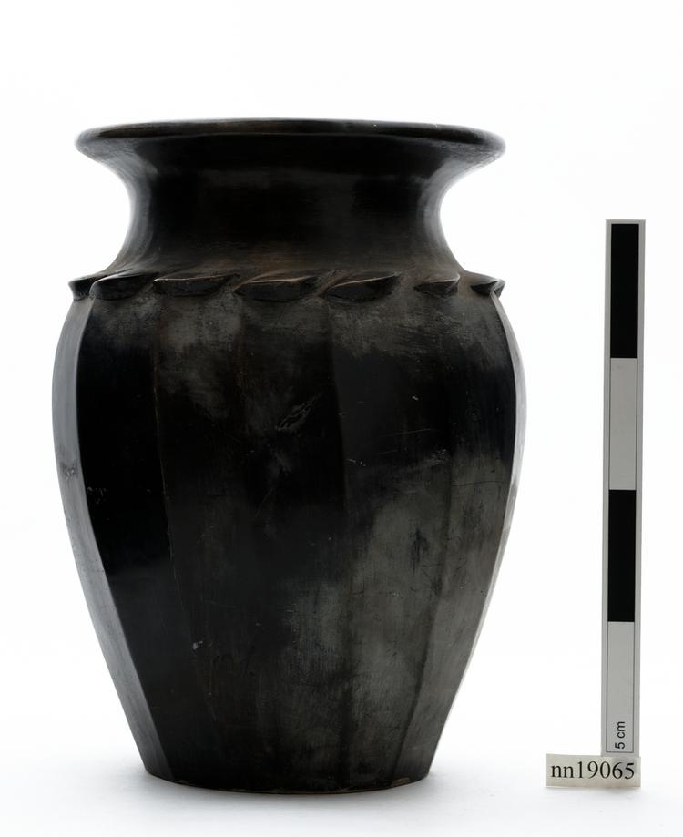 vase (containers); container (general & multipurpose)