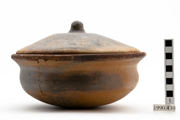 Image of bowl (containers); lid (containers)