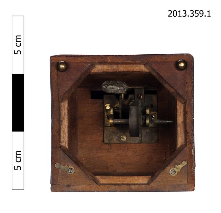 Bottom view of inner mechanism of Horniman Museum object no 2013.359.1