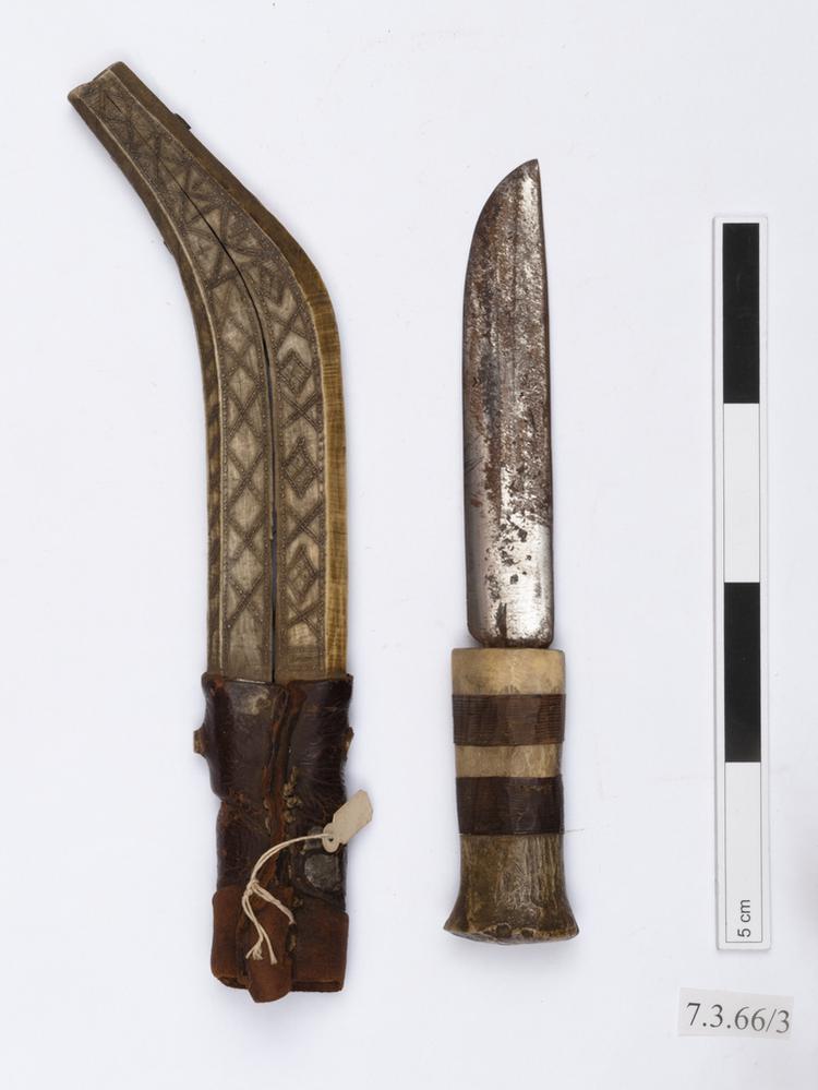 dagger (weapons: edged); dagger sheath (dagger (weapons: edged))