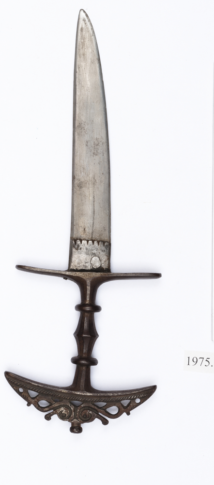 dagger (weapons: edged)
