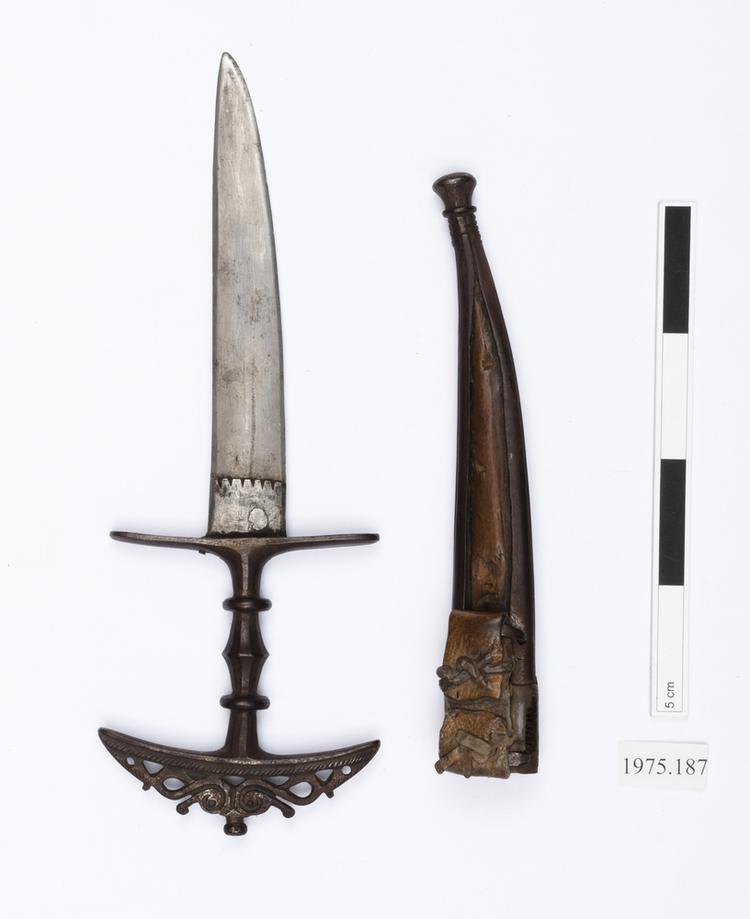 dagger (weapons: edged); dagger sheath (dagger (weapons: edged))