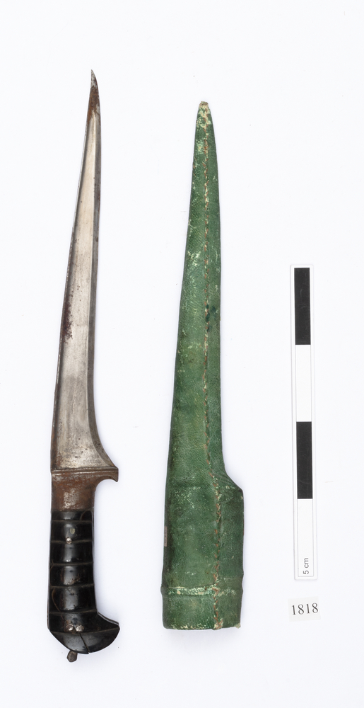 Image of dagger (weapons: edged); dagger sheath (sheath (weapons: accessories))