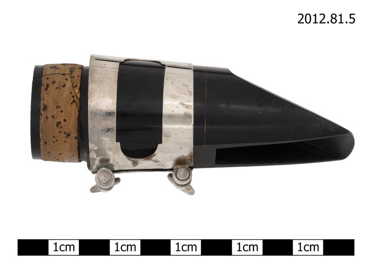 Image of 422.211.2-71 Individual reedpipes with cylindrical bore, with fingerholes and keys