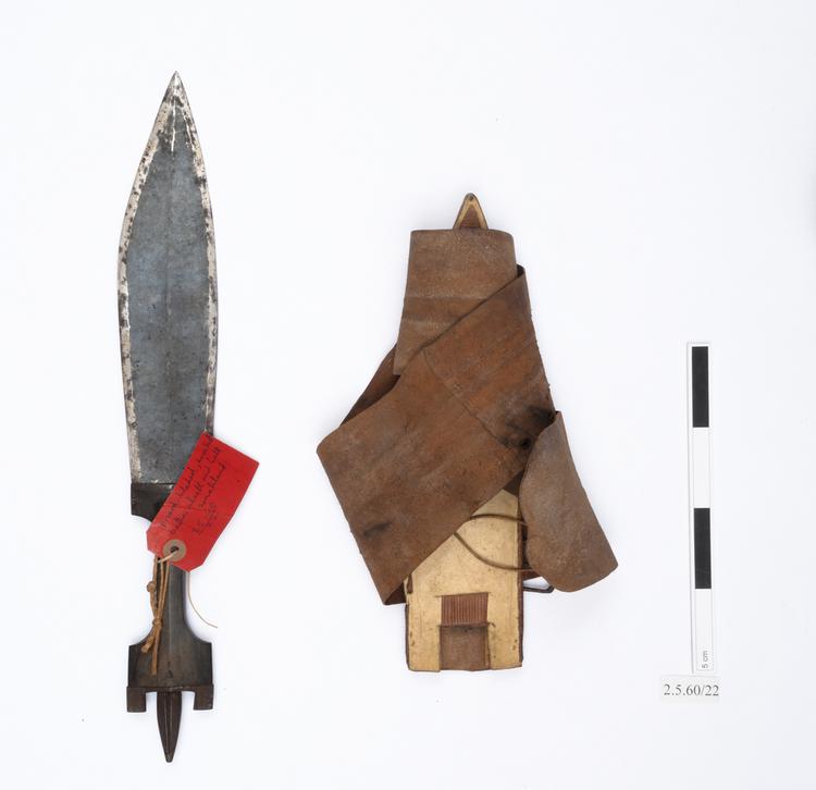 Image of knife (weapons: edged); knife sheath (sheath (weapons: accessories))