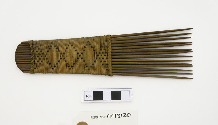 Image of comb (general & multipurpose)