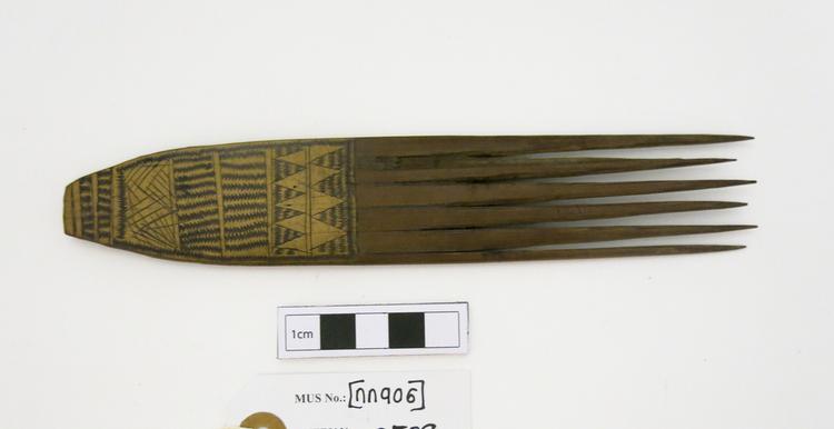 Image of comb (hair ornaments)