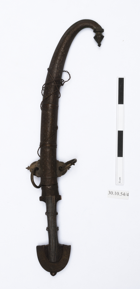 Image of dagger sheath (sheath (weapons: accessories)); dagger (weapons: edged)