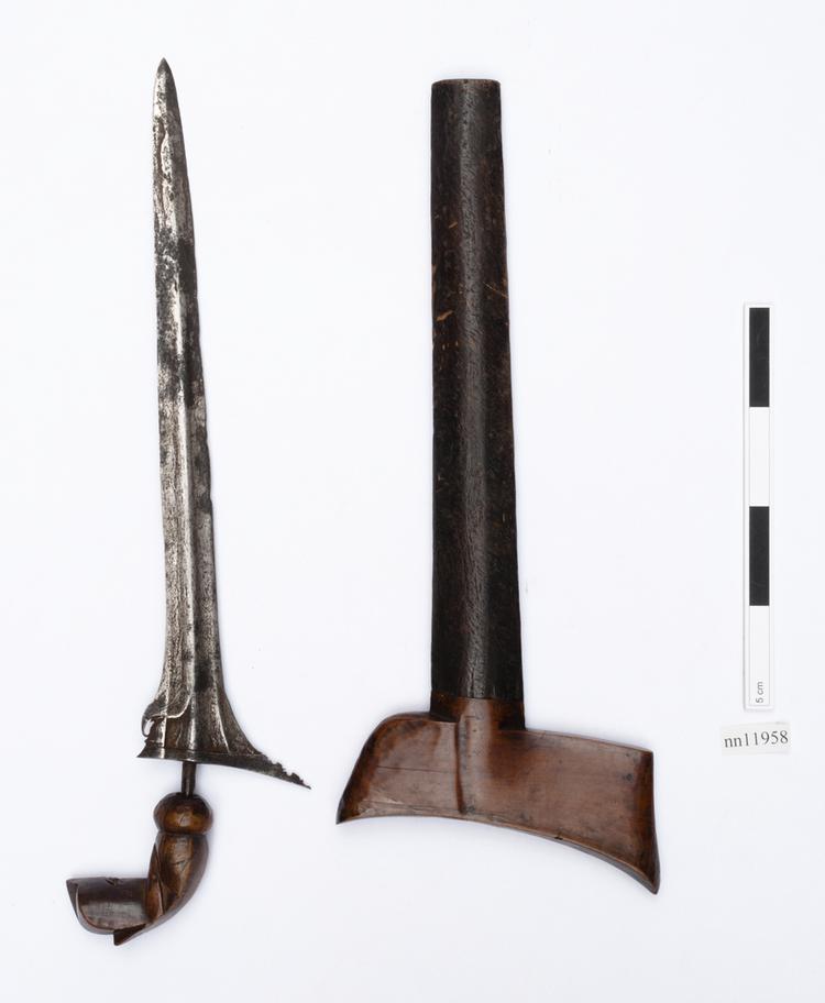 Image of kris (dagger (weapons: edged)); dagger sheath (dagger (weapons: edged))