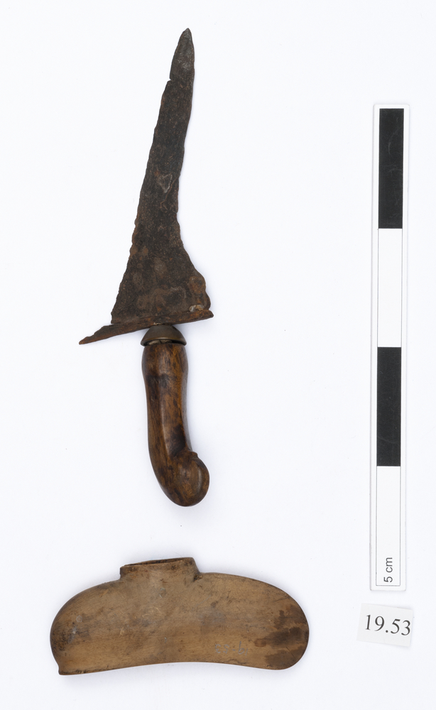 kris (dagger (weapons: edged)); sheath (weapons: accessories)
