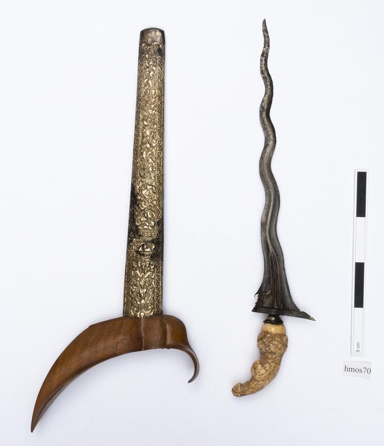 kris (dagger (weapons: edged)); sheath (weapons: accessories)