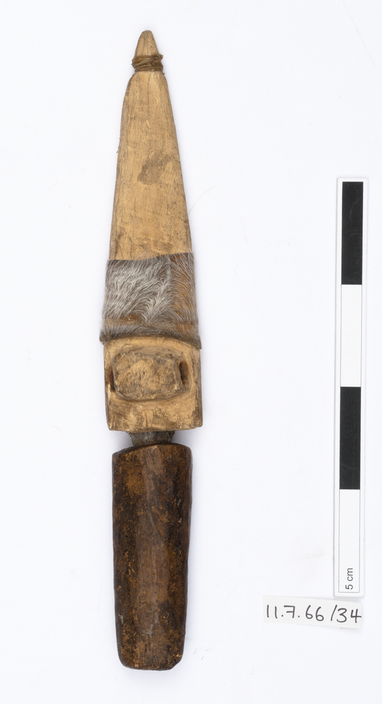 Image of hunting knife (knife (hunting, fishing & trapping)); knife sheath (sheath (weapons: accessories))
