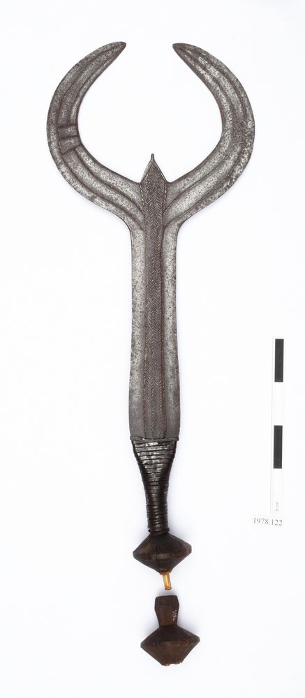 Image of sword (weapons: edged)